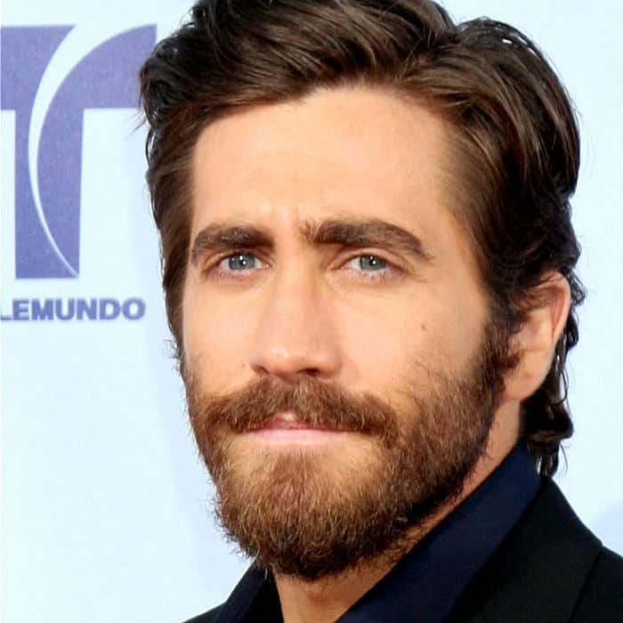 jake gyllenhaal short beard style